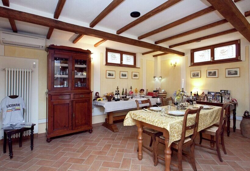 Amazing Apartment In Lucignano With Private Terrace And Close To Village