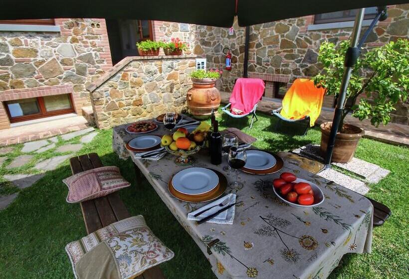 Amazing Apartment In Lucignano With Private Terrace And Close To Village