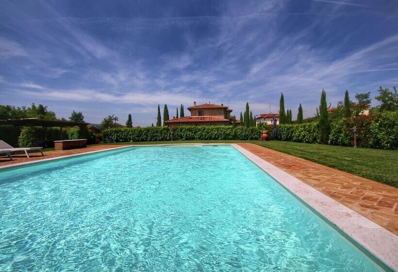 Amazing Apartment In Lucignano With Private Terrace And Close To Village