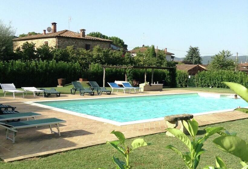 Amazing Apartment In Lucignano With Private Terrace And Close To Village