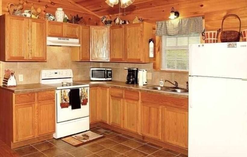 Country   2 Bedrooms, 1 Baths, Sleeps 6 Cabin By Redawning