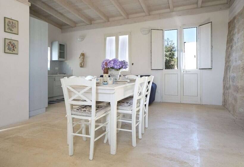 Elegant Detached Trullo With Garden And Terrace Overlooking The Sea!