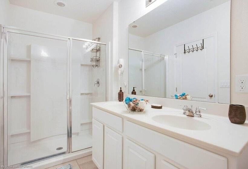 Enjoy The Private View! Roomy Town Home With Pool, 20 Mins From Disney #5st739