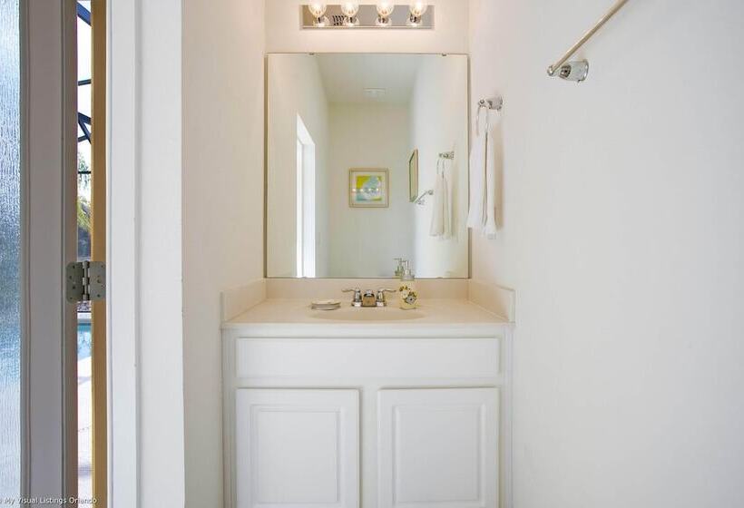 Enjoy The Private View! Roomy Town Home With Pool, 20 Mins From Disney #5st739