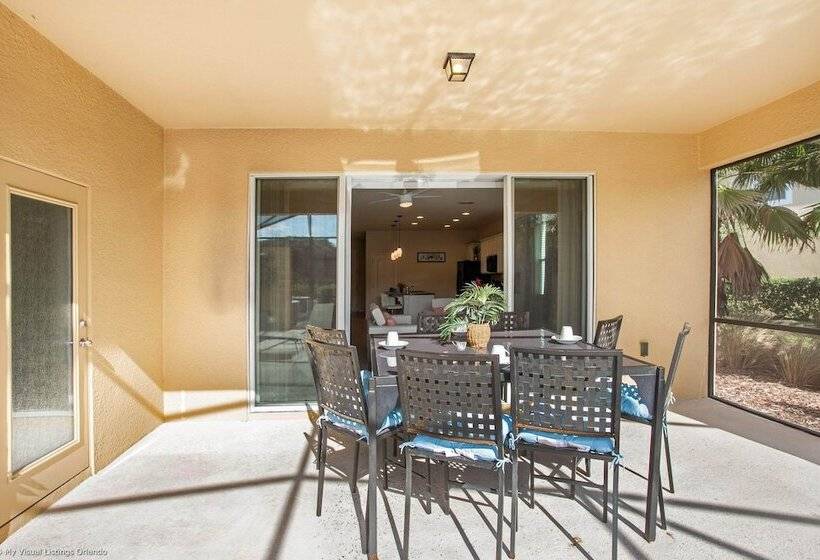 Enjoy The Private View! Roomy Town Home With Pool, 20 Mins From Disney #5st739