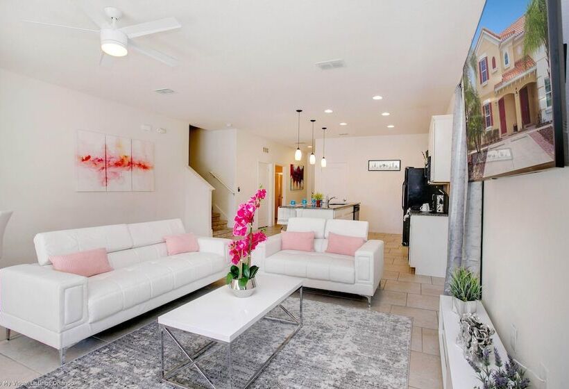Enjoy The Private View! Roomy Town Home With Pool, 20 Mins From Disney #5st739