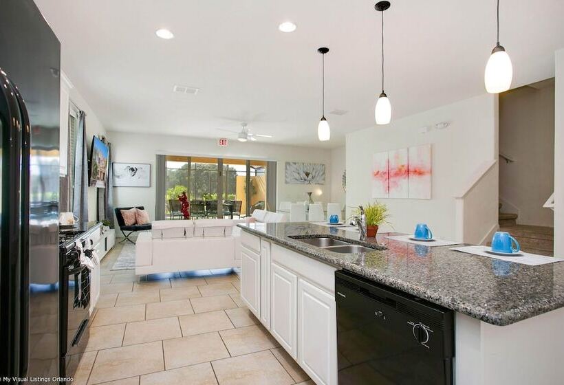 Enjoy The Private View! Roomy Town Home With Pool, 20 Mins From Disney #5st739