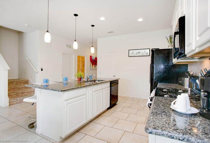 Enjoy The Private View! Roomy Town Home With Pool, 20 Mins From Disney #5st739