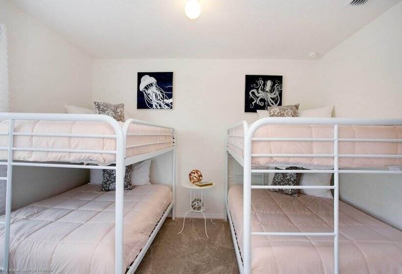 Enjoy The Private View! Roomy Town Home With Pool, 20 Mins From Disney #5st739