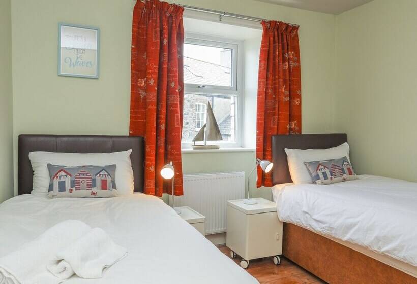 Gadlys House   Beau View