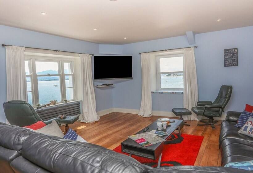 Gadlys House   Beau View