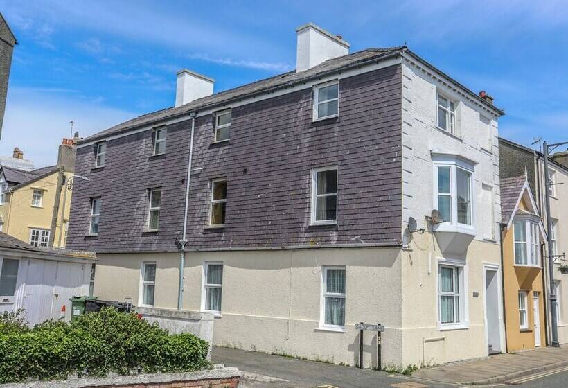 Gadlys House   Beau View