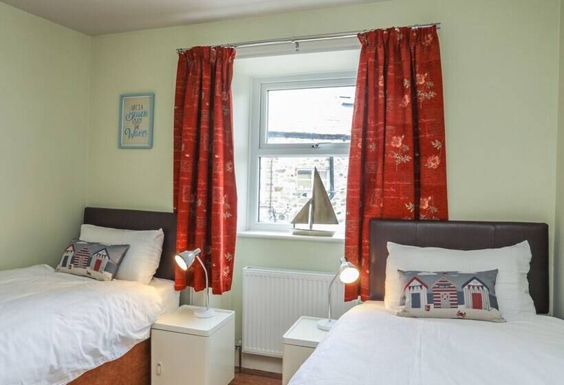 Gadlys House   Beau View