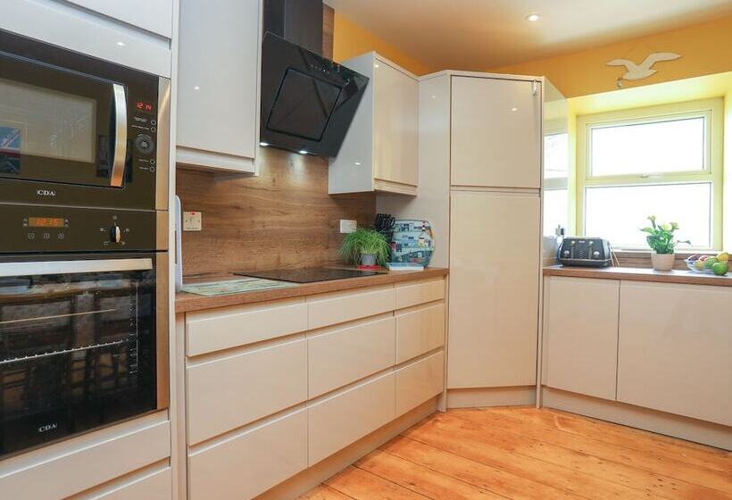 Gadlys House   Beau View