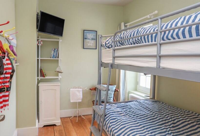 Gadlys House   Beau View