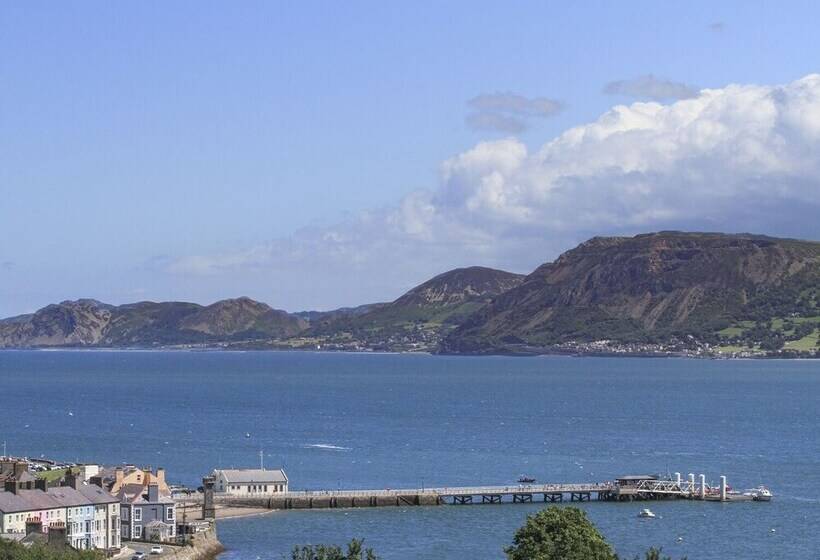 Gadlys House   Beau View