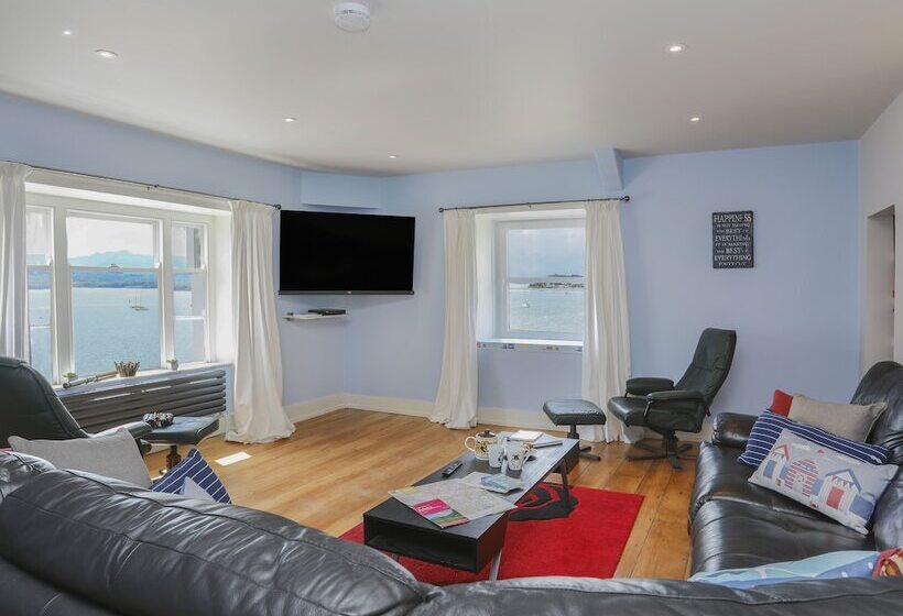 Gadlys House   Beau View