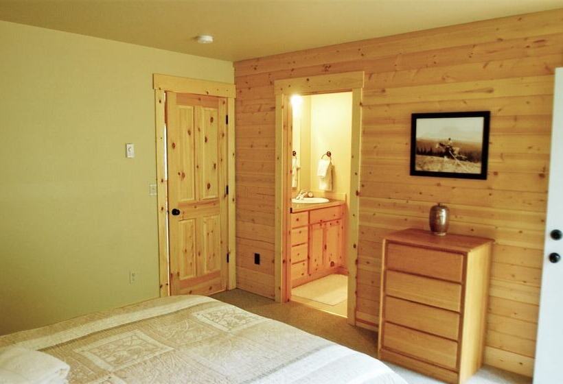 Glacier Springs Cabin #bedrooms, 2 Baths   Hot Tub! Pet Friendly!