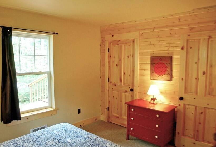 Glacier Springs Cabin #bedrooms, 2 Baths   Hot Tub! Pet Friendly!