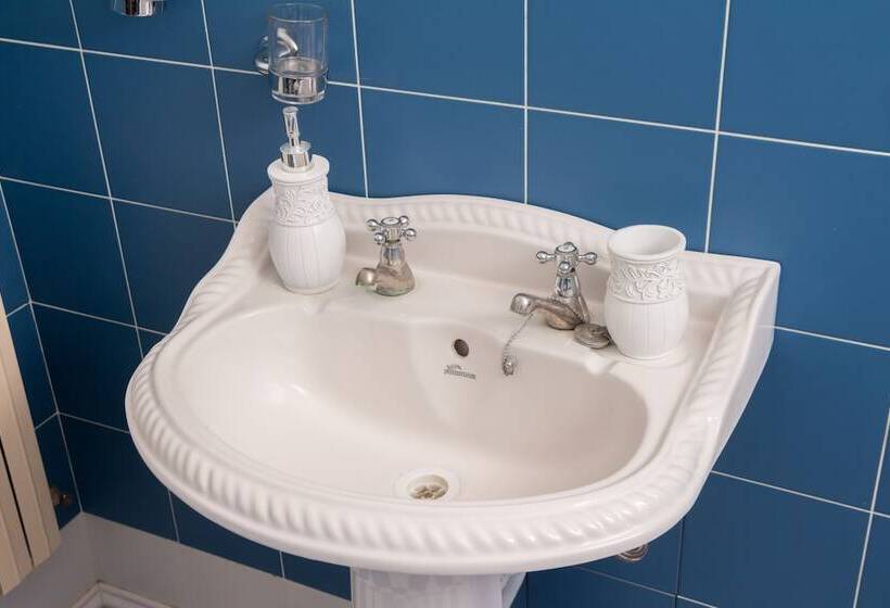 Hamilton's Bed & Breakfast