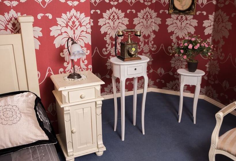 Hamilton's Bed & Breakfast