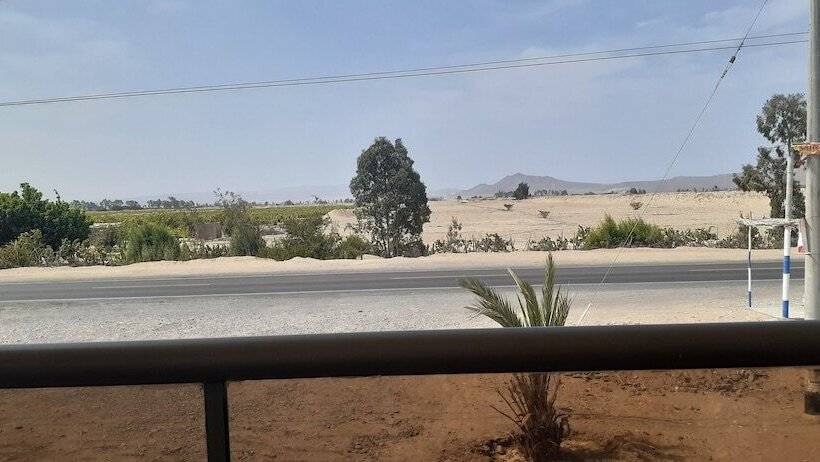 مسافرخانه Backpakers Oasis De Moron