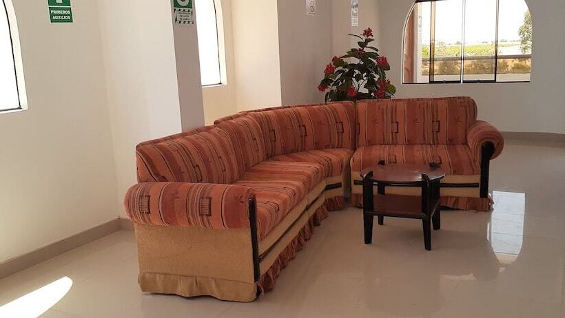 مسافرخانه Backpakers Oasis De Moron