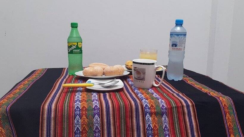 مسافرخانه Backpakers Oasis De Moron