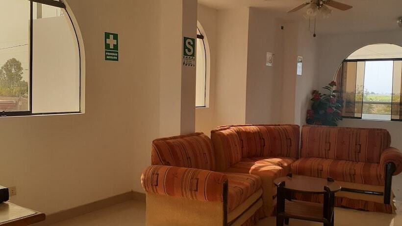 مسافرخانه Backpakers Oasis De Moron