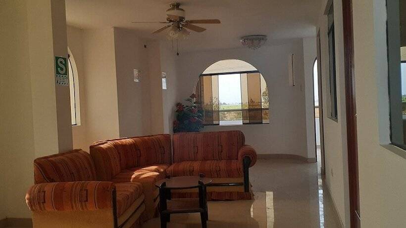 فندق فئة نجمة واحدة Backpakers Oasis De Moron