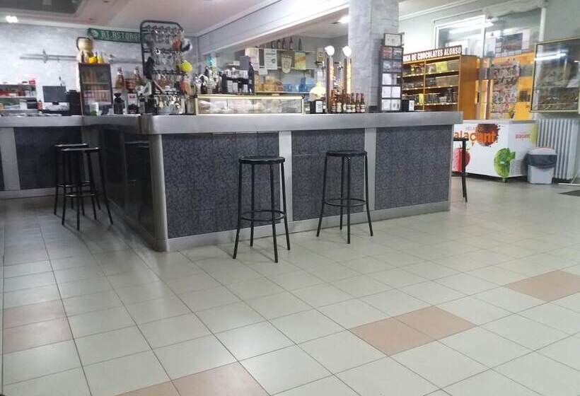 Hostal Restaurante Delfin