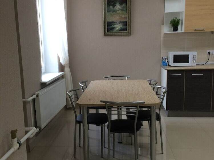 Hostel Happy House On Kholmogorova