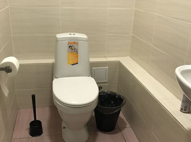 Hostel Happy House On Kholmogorova