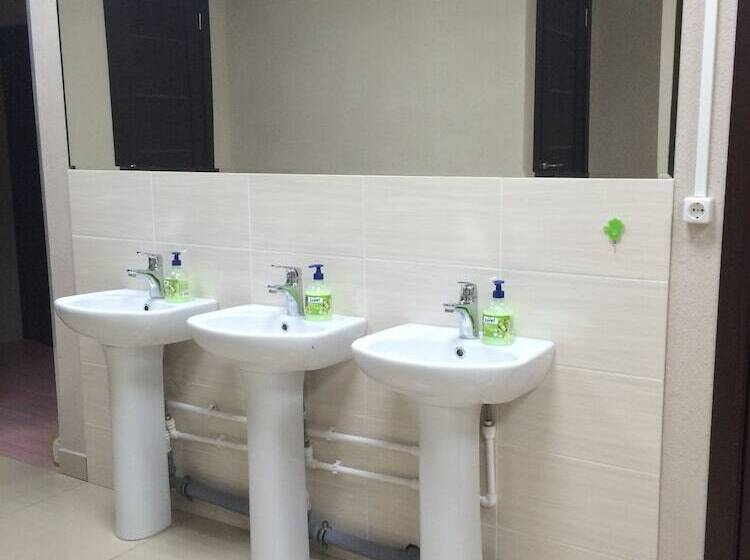 Hostel Happy House On Kholmogorova