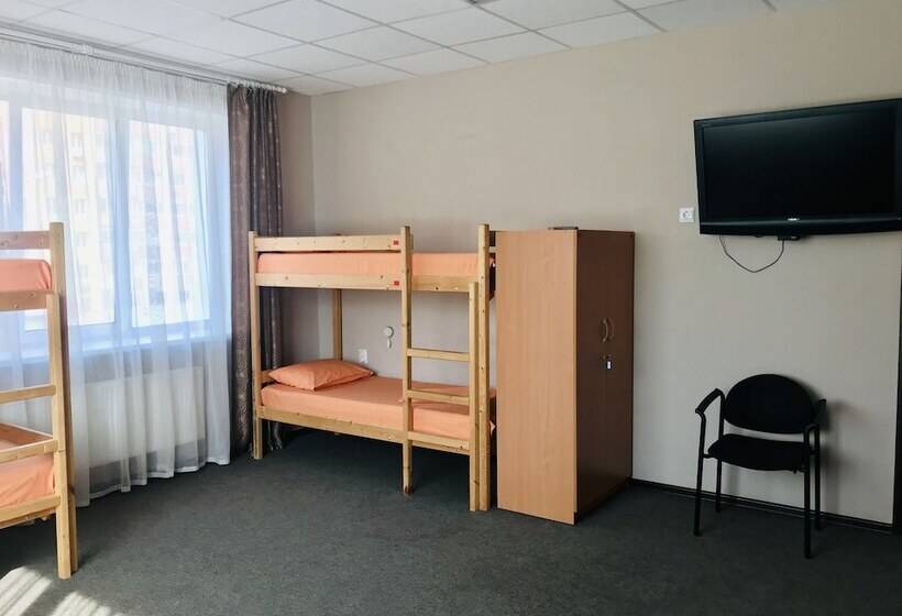 Hostel Happy House On Kholmogorova