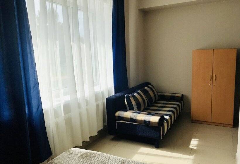 Hostel Happy House On Kholmogorova