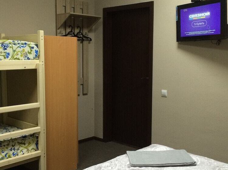 Hostel Happy House On Kholmogorova