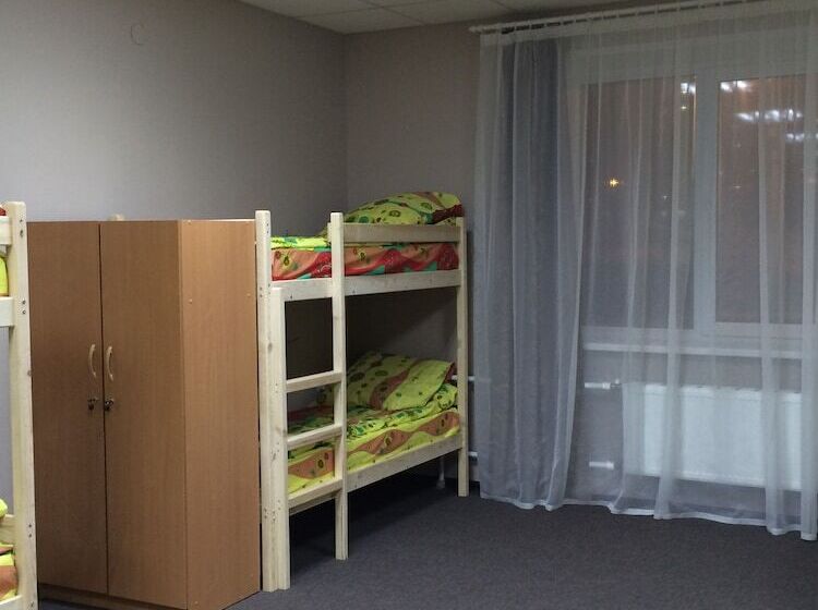 Hostel Happy House On Kholmogorova