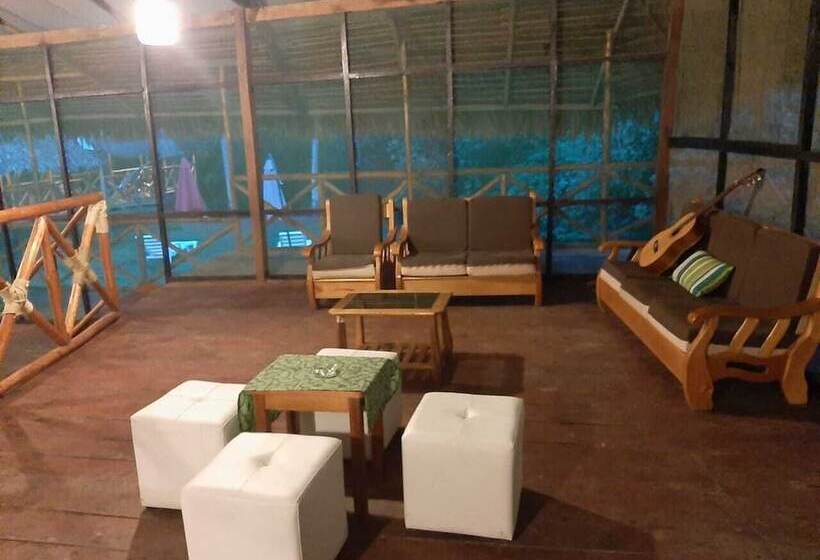 هتل Amazon Journeys Lodge & Expedition