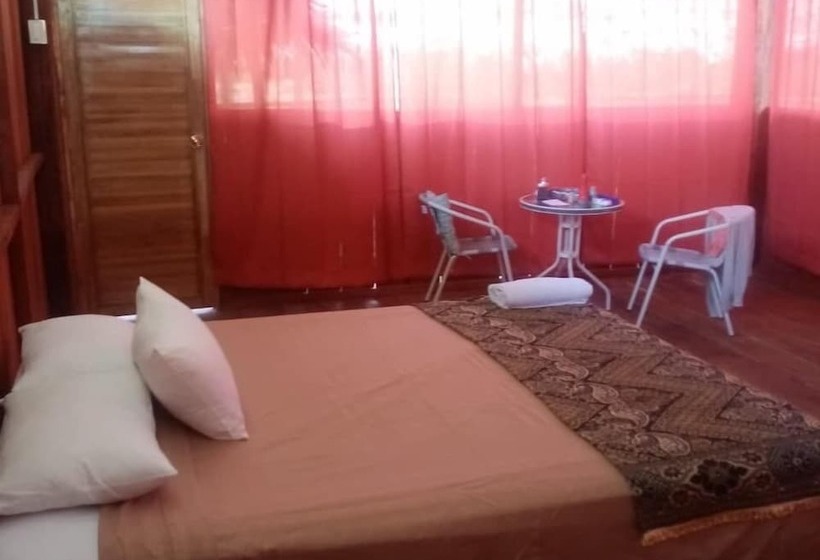 هتل Amazon Journeys Lodge & Expedition