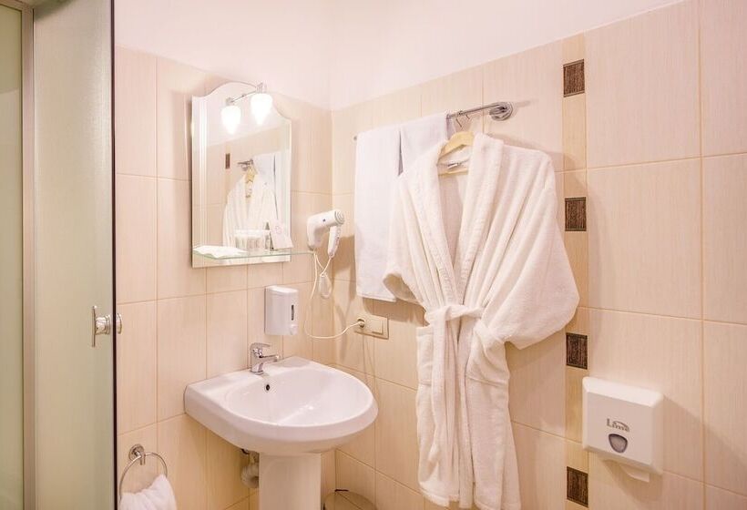 هتل Aura Aquarelle