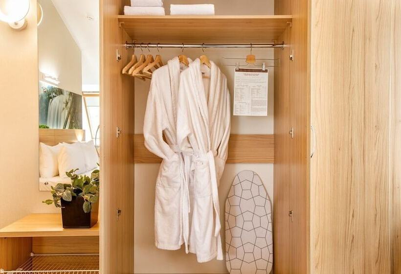 هتل Aura Aquarelle