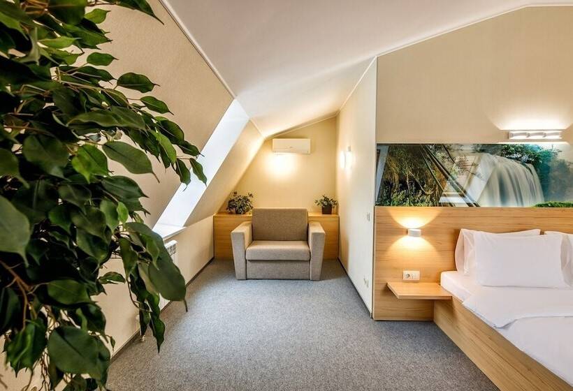 هتل Aura Aquarelle