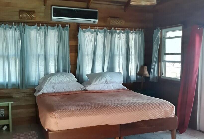 호텔 Coco's Beachfront Cabanas