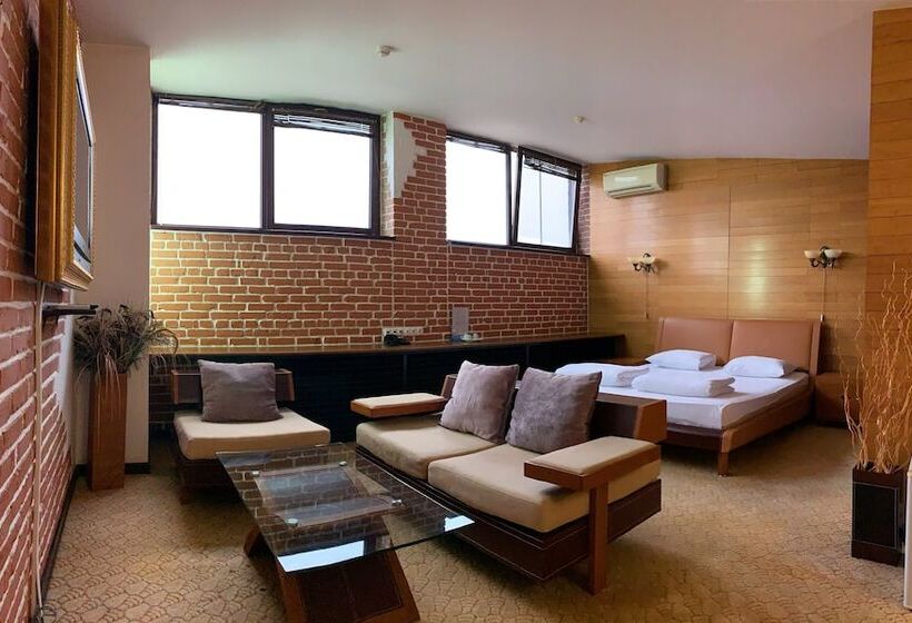 هتل Crystal Palace