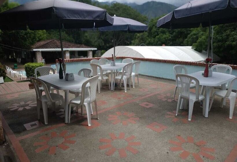 فندق Familia Casa Blanca