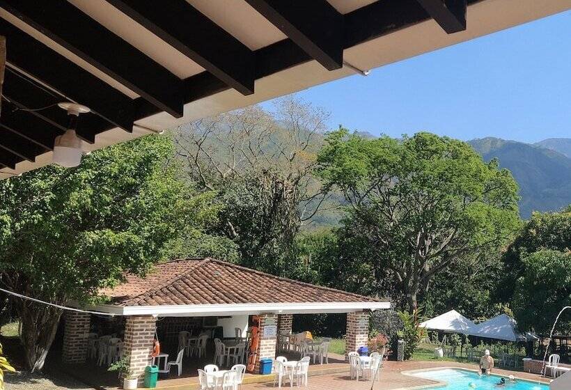 فندق Familia Casa Blanca