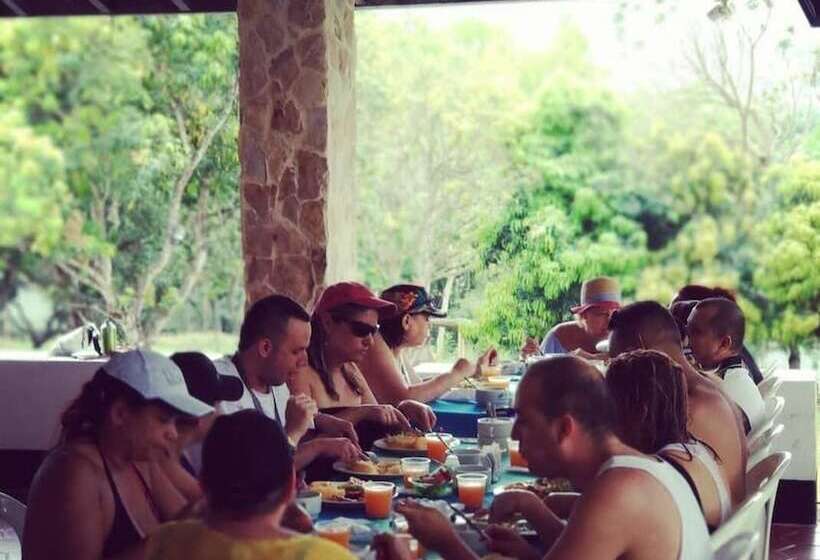 فندق Familia Casa Blanca