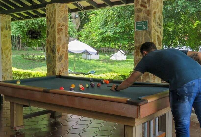 فندق Familia Casa Blanca