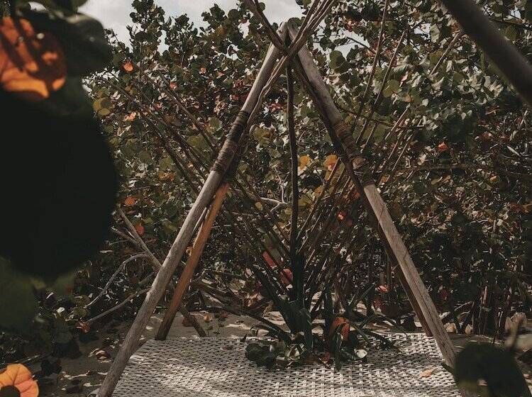 ホテル Glamp Ikal Tulum